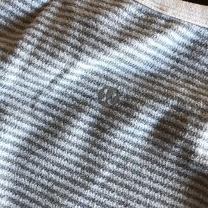 Lulu Lemon layering piece